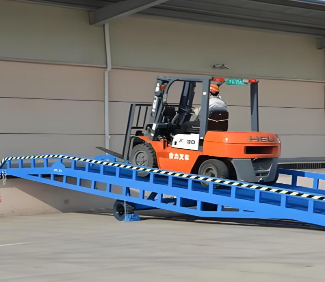 盘山移动式卸货平台（叉车用）